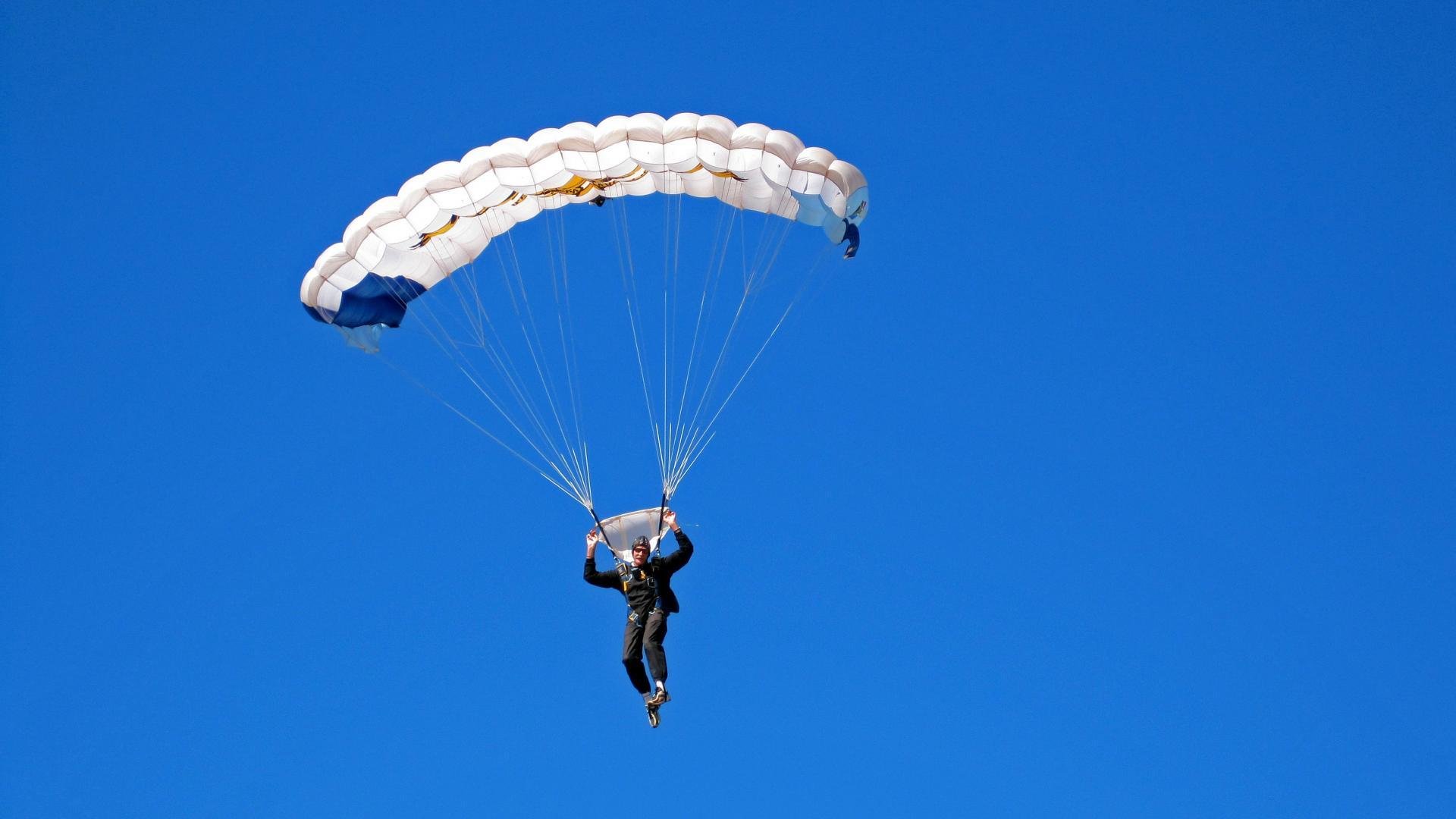_城市夜景跑：灯火点亮运动的童话世界_，城市夜晚灯光